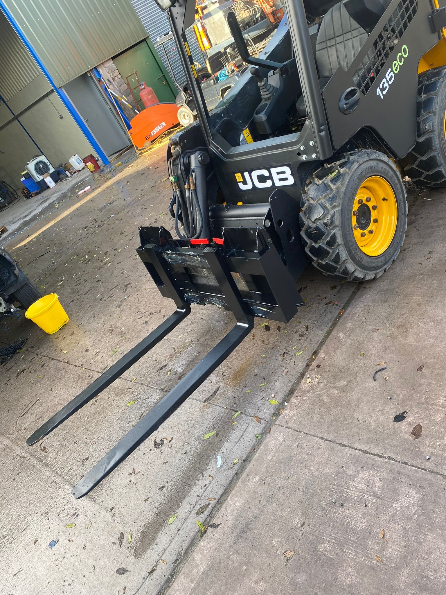 SkidSteer Fork Carriage (Class 2 / 16in) - Image 5