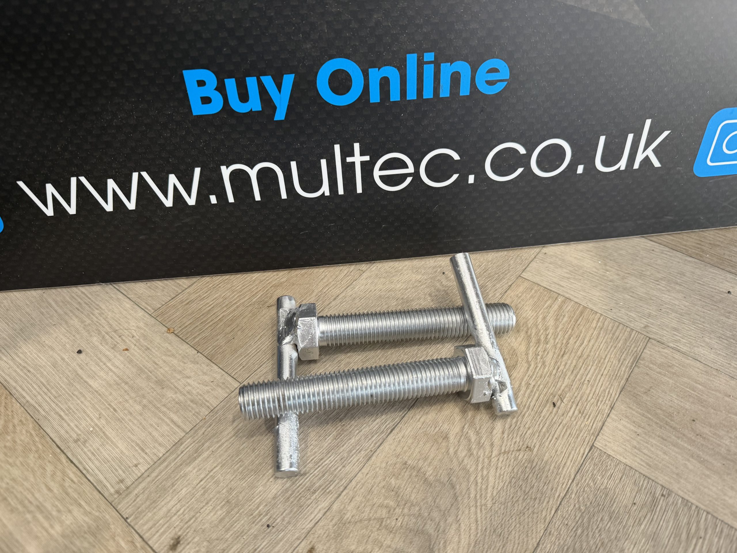 Pair of Screw Down Fork Clamps (20mm) - Image 3