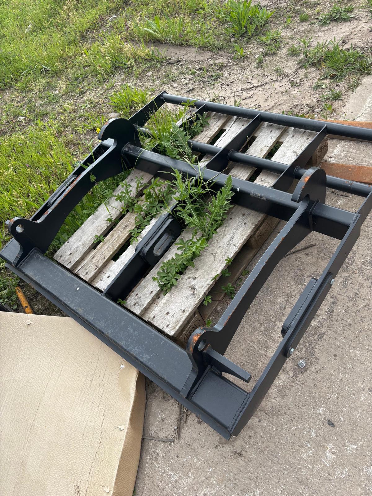 JCB Q-Fit Fork Frame & Spill Guard (C/w 50mm Fork Bar Holder)